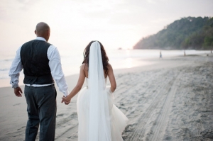 Pink & Gray Beach Wedding | Comfort Studio-12