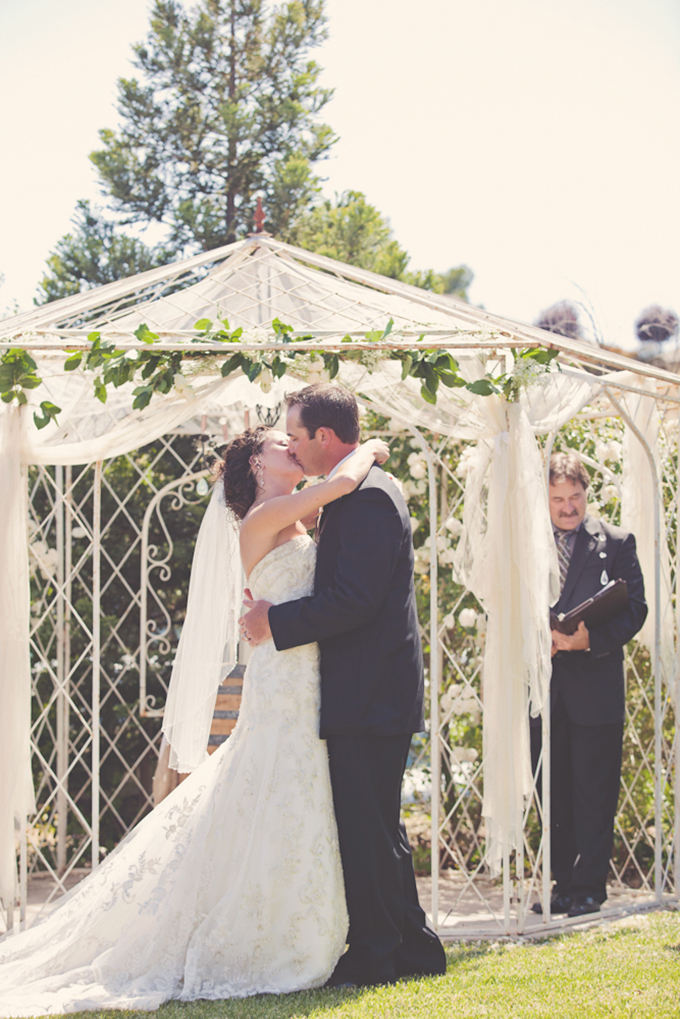 purple shabby chic wedding | Lindsey Gomes