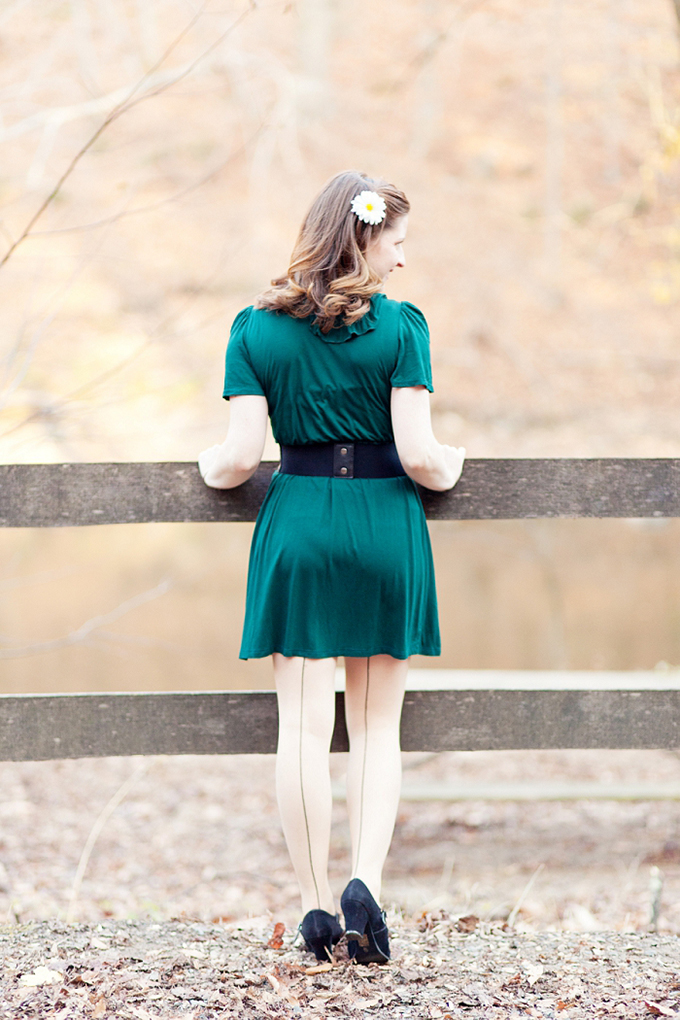 vintage books and swing dancing engagement session | Cassi Claire