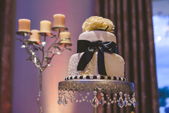 black and white wedding cake | Concept Photography