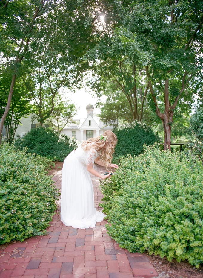 The Secret Garden Wedding Inspiration Glamour Grace The Secret Garden Wedding Inspiration Lotus Blossom Photography Glamour Grace